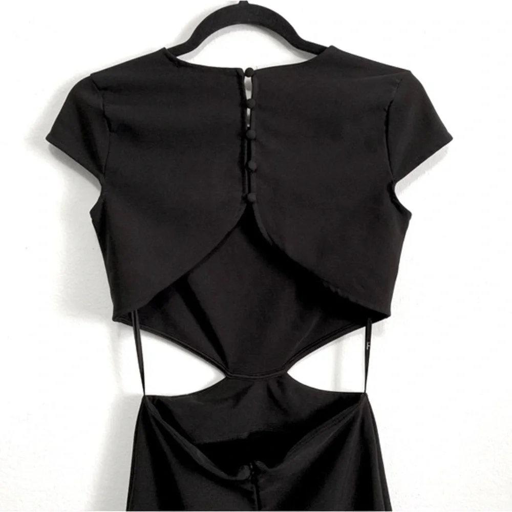 Lulu’s Conversation Piece Black Cap Sleeves Backless Maxi Dress - Picture 4 of 7